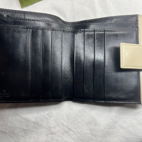 💯 Authentic Refurbished Gucci compact Wallet - Picture 2 of 7